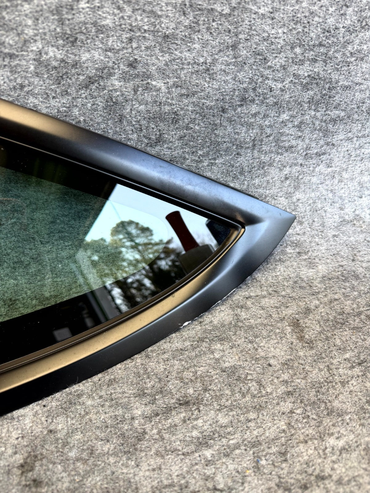 ♦️17-23 TESLA MODEL 3 REAR LEFT QUARTER WINDOW GLASS W/ MOLDING OEM, 151497801C