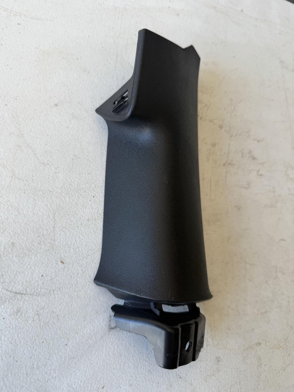 ♦️17–23 TESLA MODEL 3 REAR RIGHT SIDE C-PILLAR UPPER TRIM COVER OEM, 1086277-00H