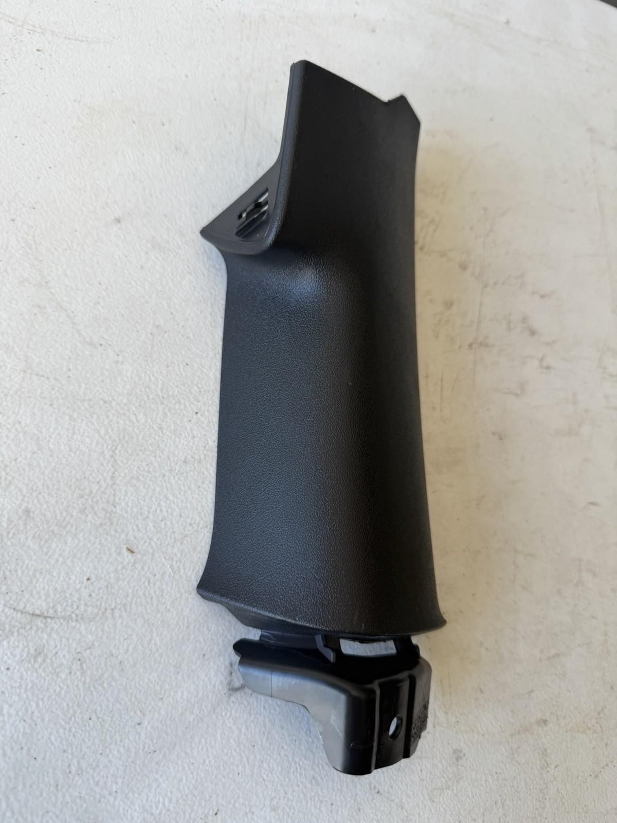 ♦️17–23 TESLA MODEL 3 REAR RIGHT SIDE C-PILLAR UPPER TRIM COVER OEM, 1086277-00H