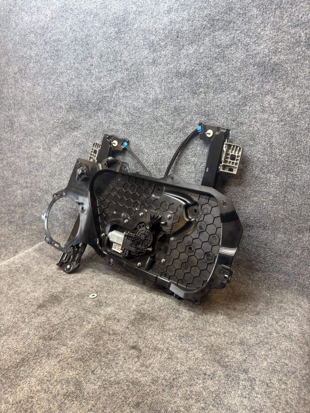 2017-2023 TESLA MODEL 3 FRONT RIGHT DOOR WINDOW REGULATOR & MOTOR OEM 109662110F