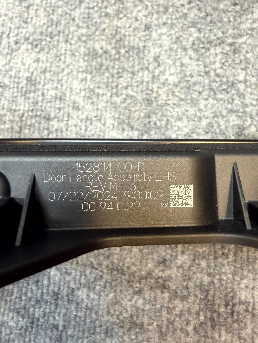 2020 - 2024 TESLA MODEL Y FRONT/REAR LEFT SIDE DOOR HANDLE OEM, 1528114-00-D