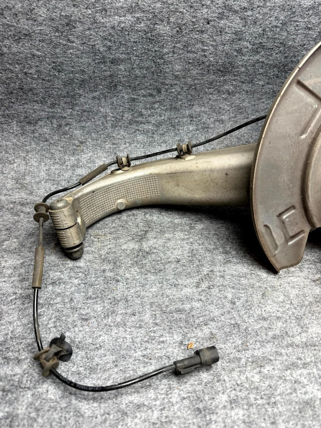 ♦️2017 - 2023 TESLA MODEL 3 FRONT RIGHT SPINDLE KNUCKLE W/ HUB OEM, 1044316-00-E