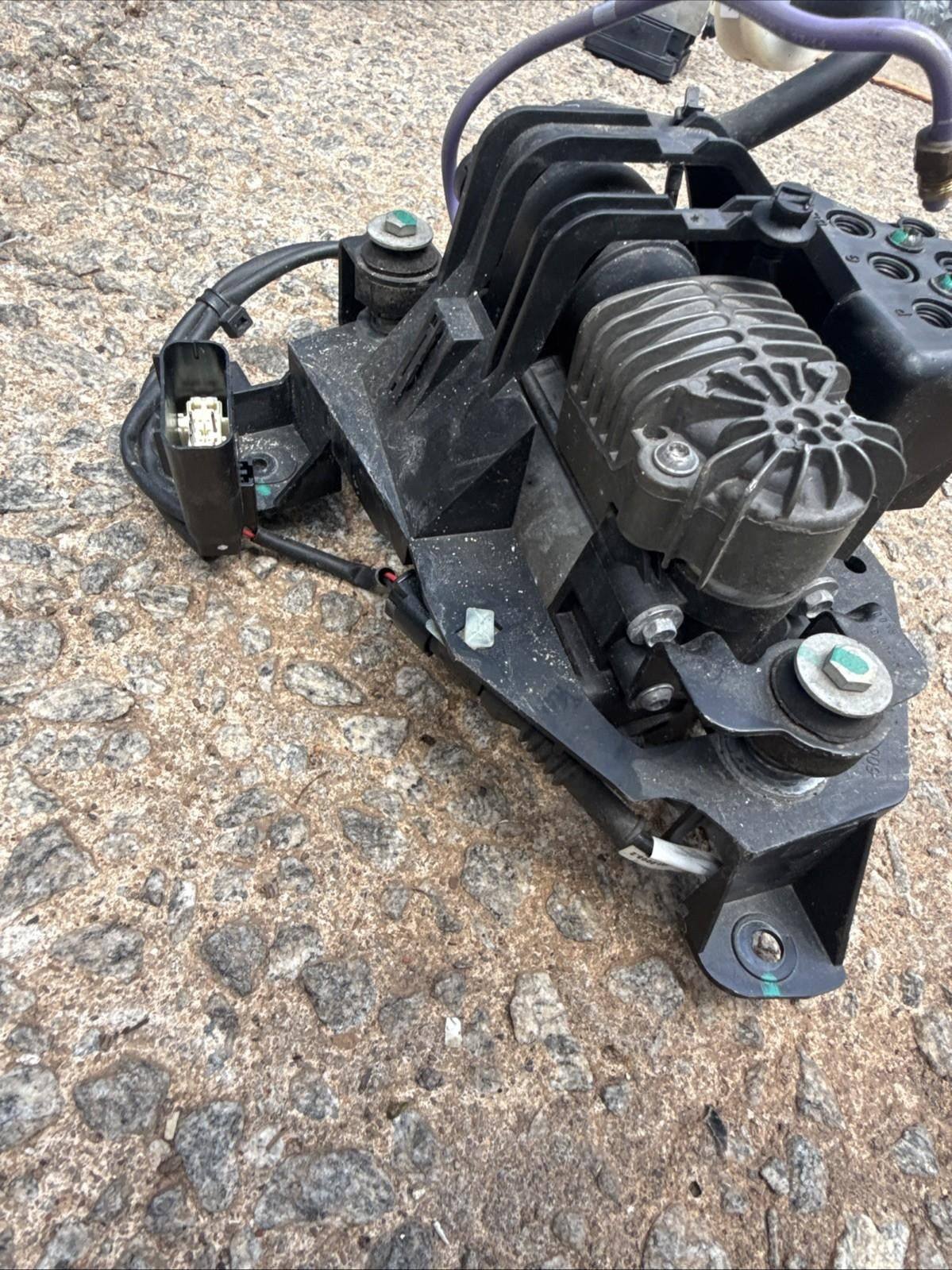 ♦️2016-2022 Tesla S X OEM Wabco Suspension Air Compressor OEM, 10R-056089