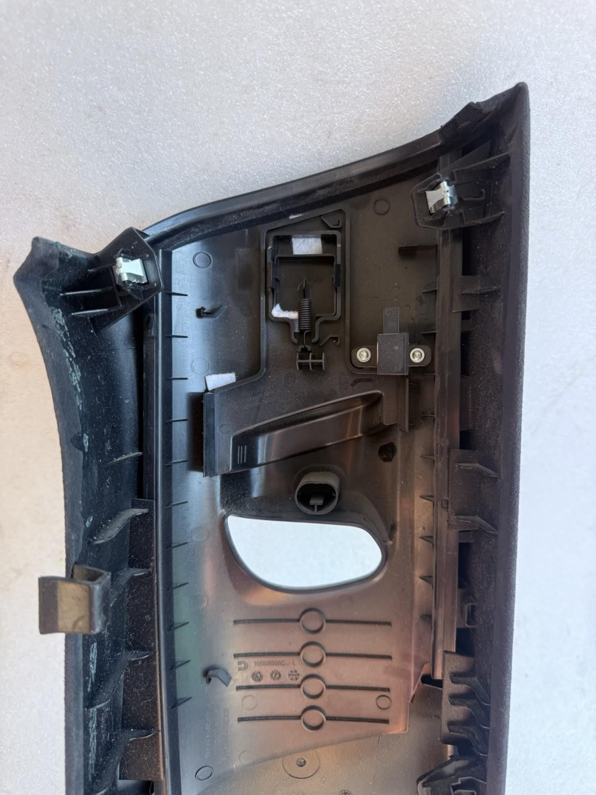 ♦️16-20 TESLA MODEL X UPPER LEFT SIDE B PILLAR TRIM COVER PANEL OEM, 1035951-00
