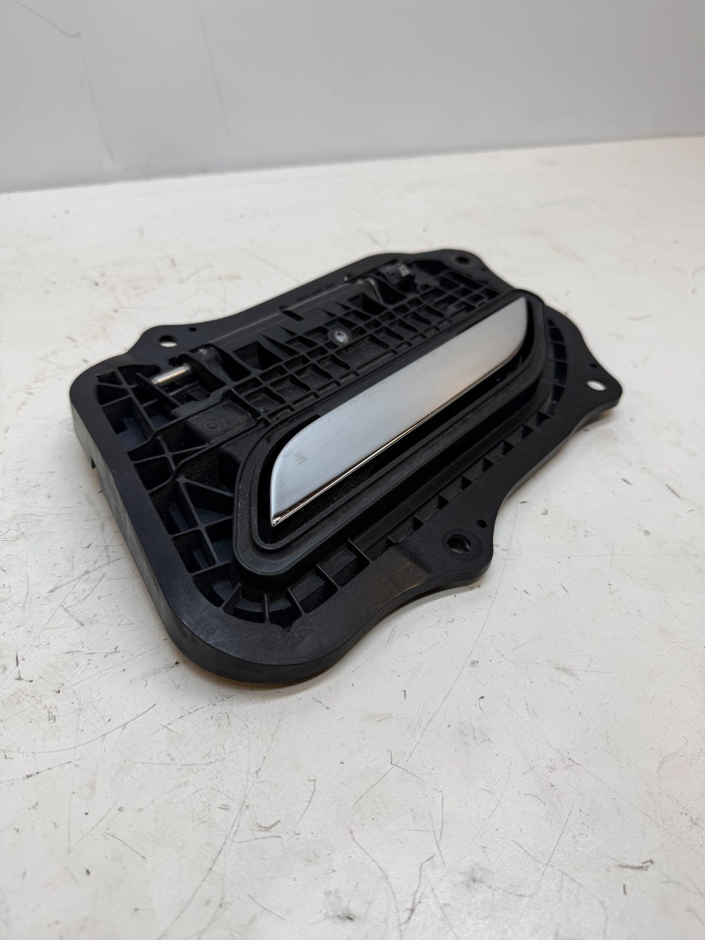 2016-2020 Tesla Model S Front Left Driver Side Exterior Door Handle