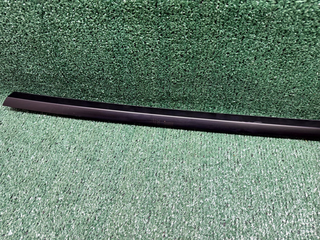 ♦️2020-2023 TESLA MODEL Y REAR RIGHT DOOR WINDOW BELT MOLDING OEM, 1495723-00-B
