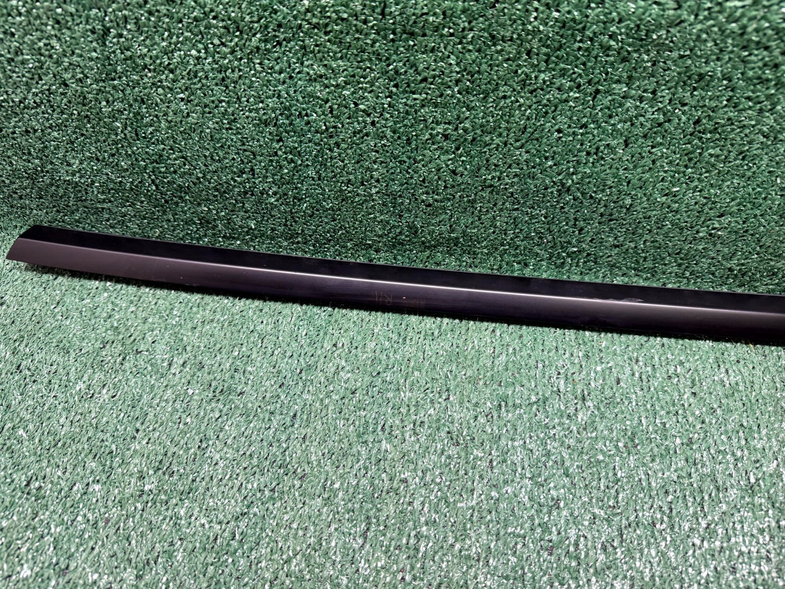 ♦️2020-2023 TESLA MODEL Y REAR RIGHT DOOR WINDOW BELT MOLDING OEM, 1495723-00-B