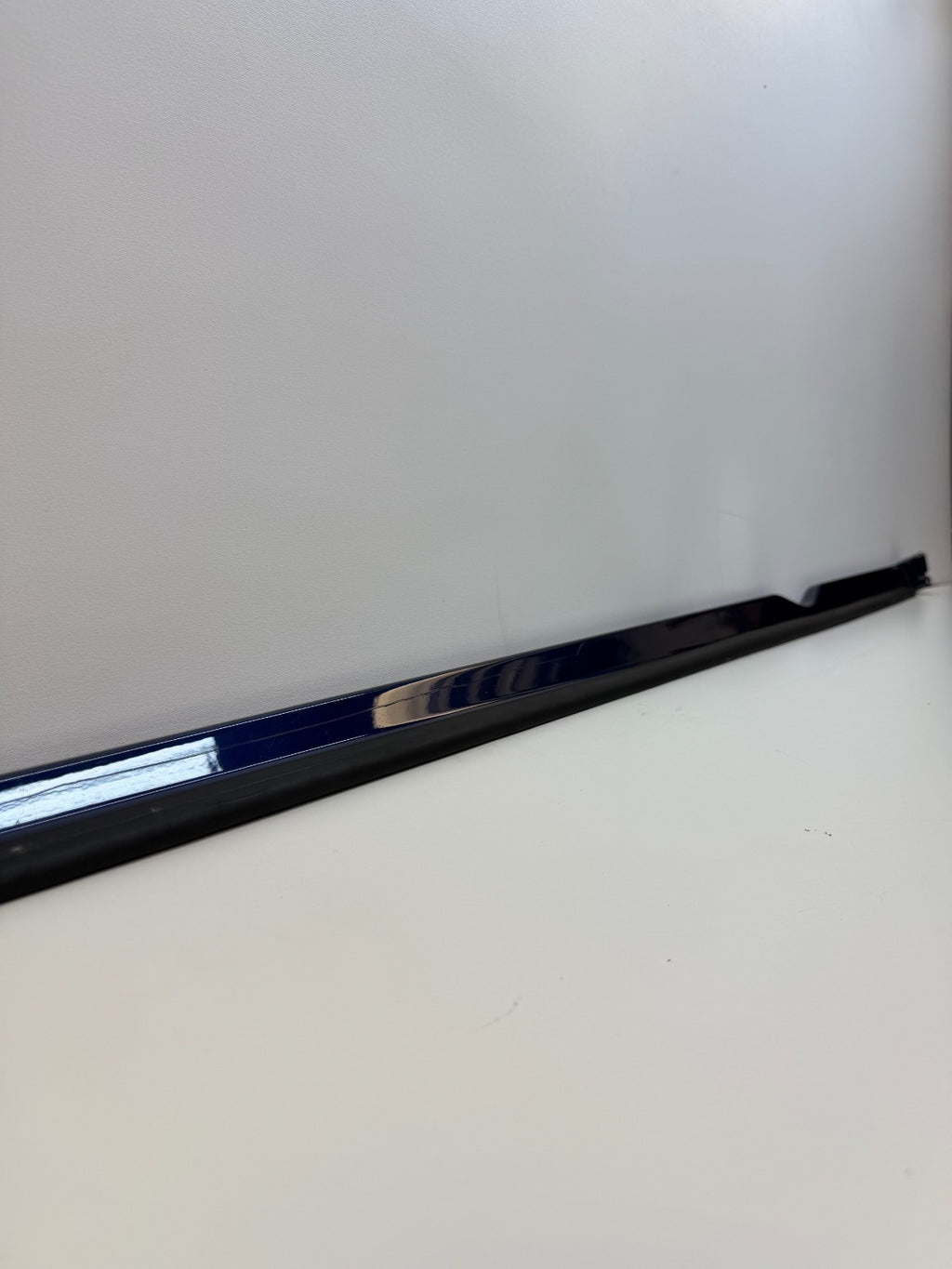 2012-25 Model S Passenger Rocker Skirt Molding Scuff Panel Right RH 1012217-00-F