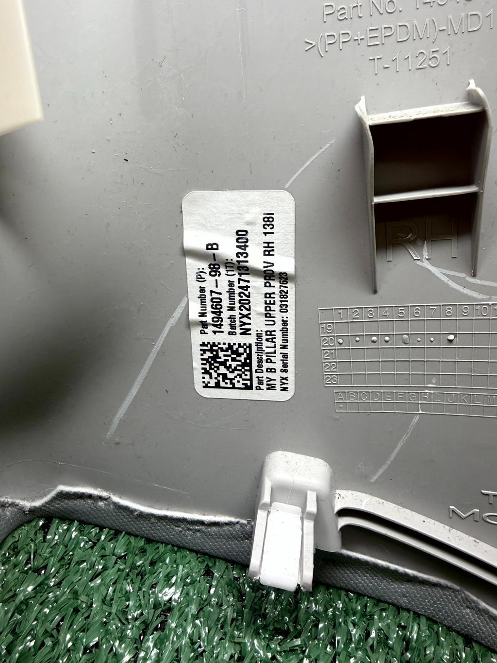 ♦️2020-2023 TESLA MODEL Y RIGHT SIDE UPPER B PILLAR COVER PANEL OEM, 149460798B