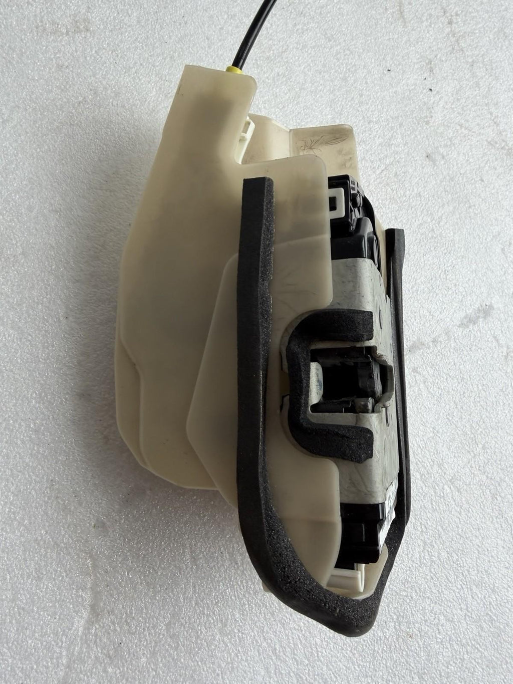 ♦️17-23 TESLA MODEL 3 REAR LEFT SIDE DOOR LOCK LATCH ACTUATOR OEM, 1068970-00-L