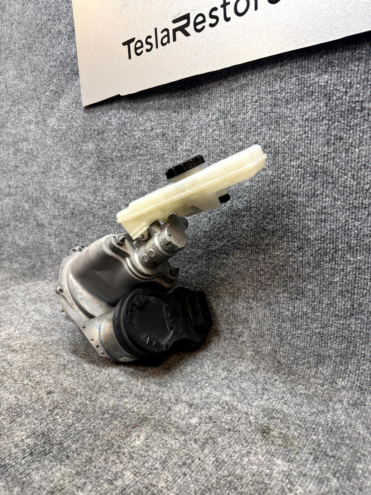 17-23 TESLA MODEL 3 BRAKE BOOSTER MASTER CYLINDER W/ RESERVOIR OEM, 104467100E