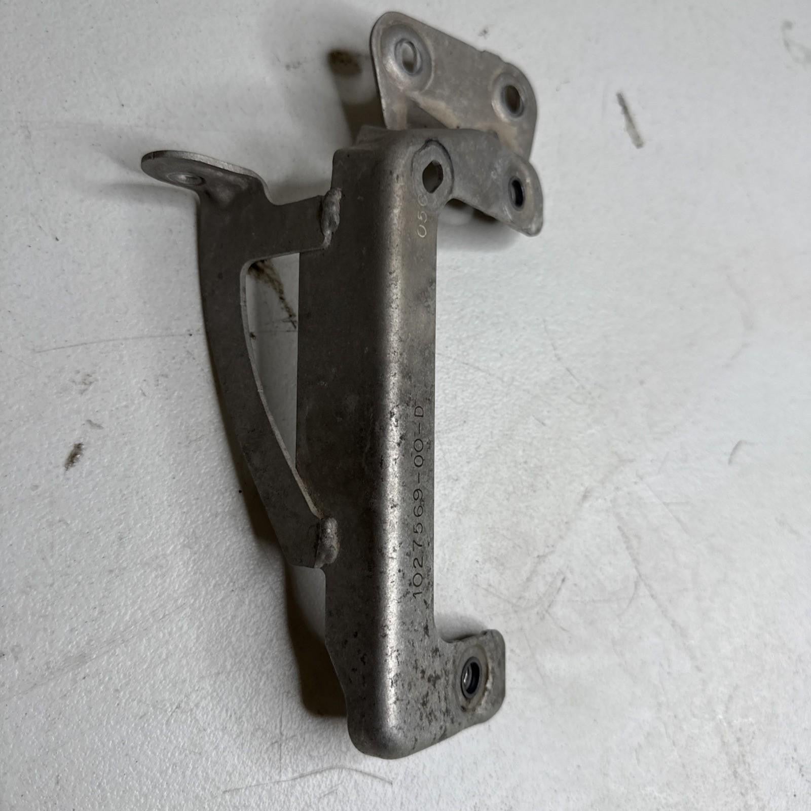 ♦️2016 - 2020 TESLA S MS BATTERY CHILLER OIL COOLER BRACKET OEM, 1027569-00-D