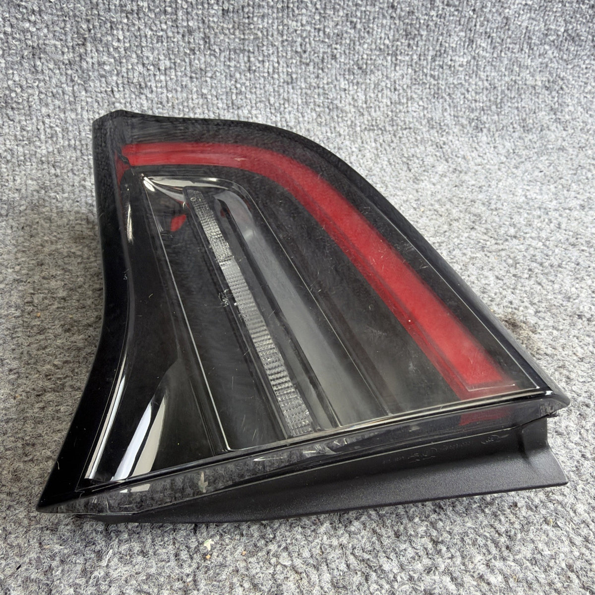 OEM 2020 - 2024 Tesla Model Y Right Inner 4 Pin Tail Light Lamp 1502089-00-B