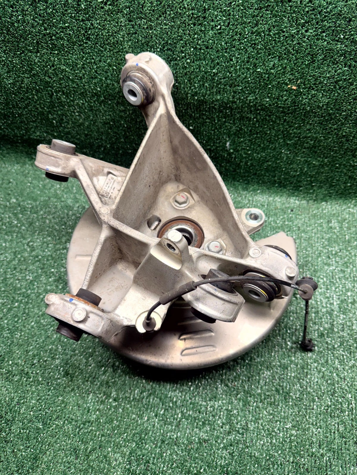 ♦️2020-2024 TESLA MODEL Y REAR LEFT SIDE KNUCKLE SPINDLE HUB OEM, 1188411-00-F