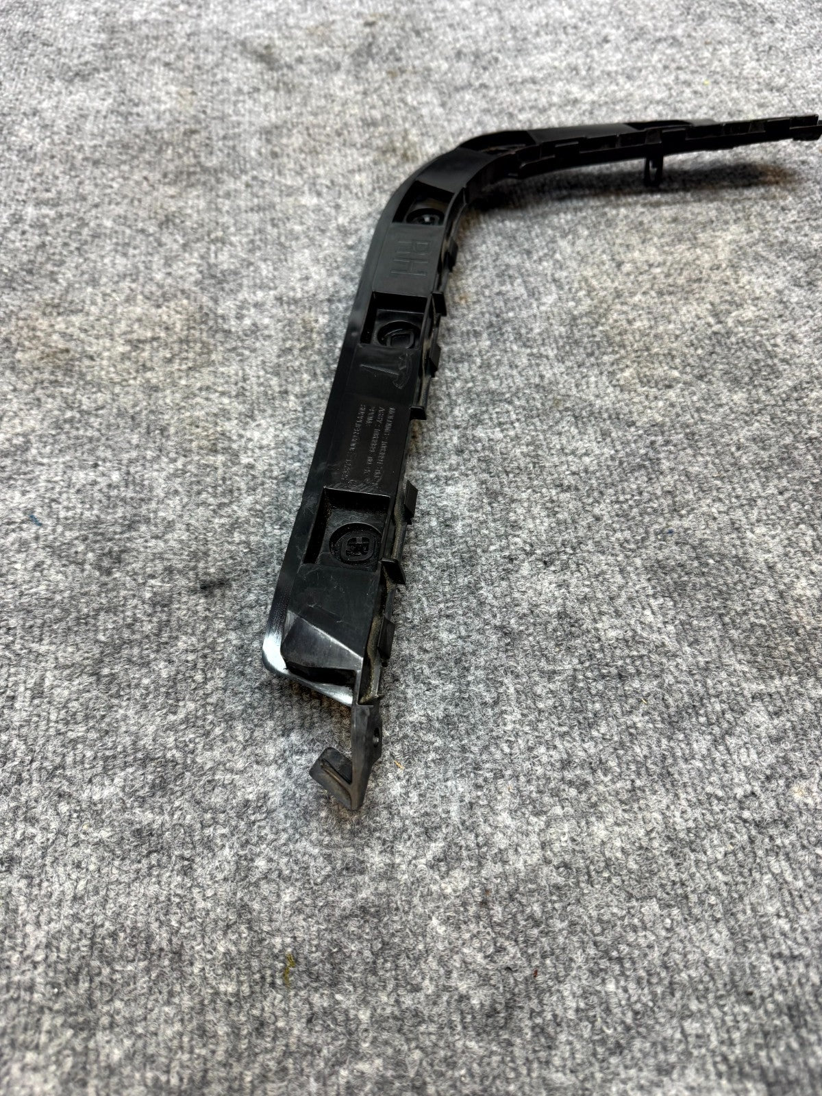 2017 - 2023 TESLA MODEL 3 REAR RIGHT SIDE BUPMER MOUNT BRACKET OEM, 1083991-00-K