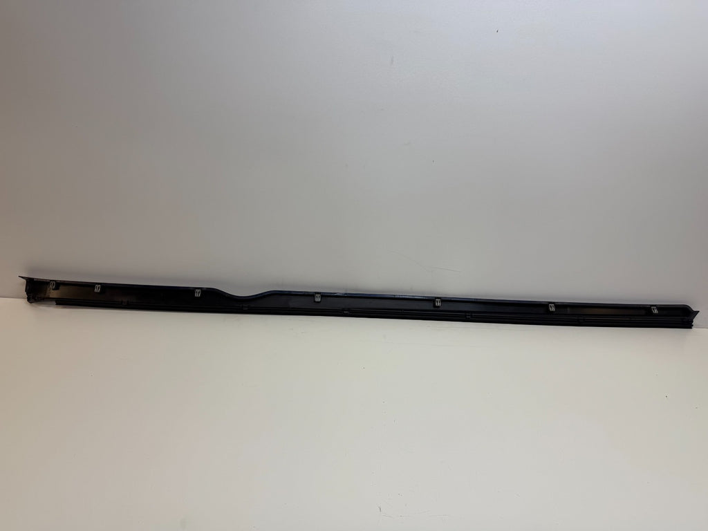 12-20 Tesla Model S Right Pasenger Rocker Panel Scuff Plate Molding 1012217-00-G