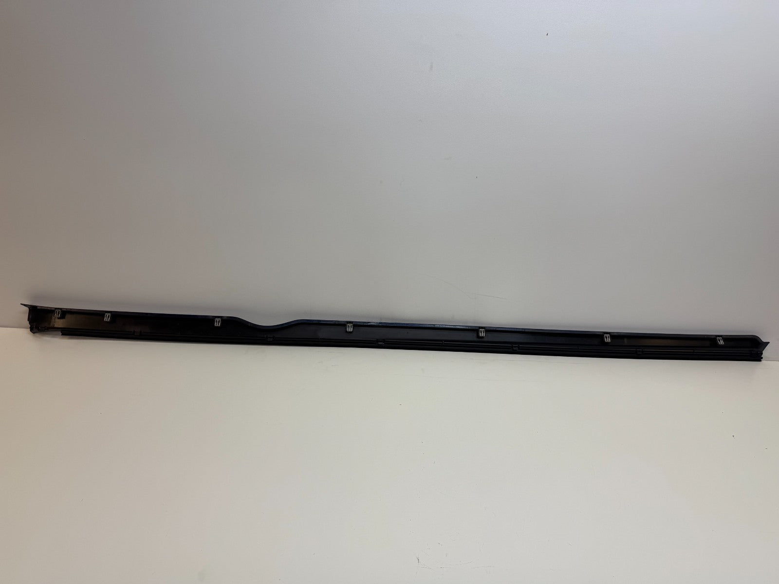 12-20 Tesla Model S Right Pasenger Rocker Panel Scuff Plate Molding 1012217-00-G