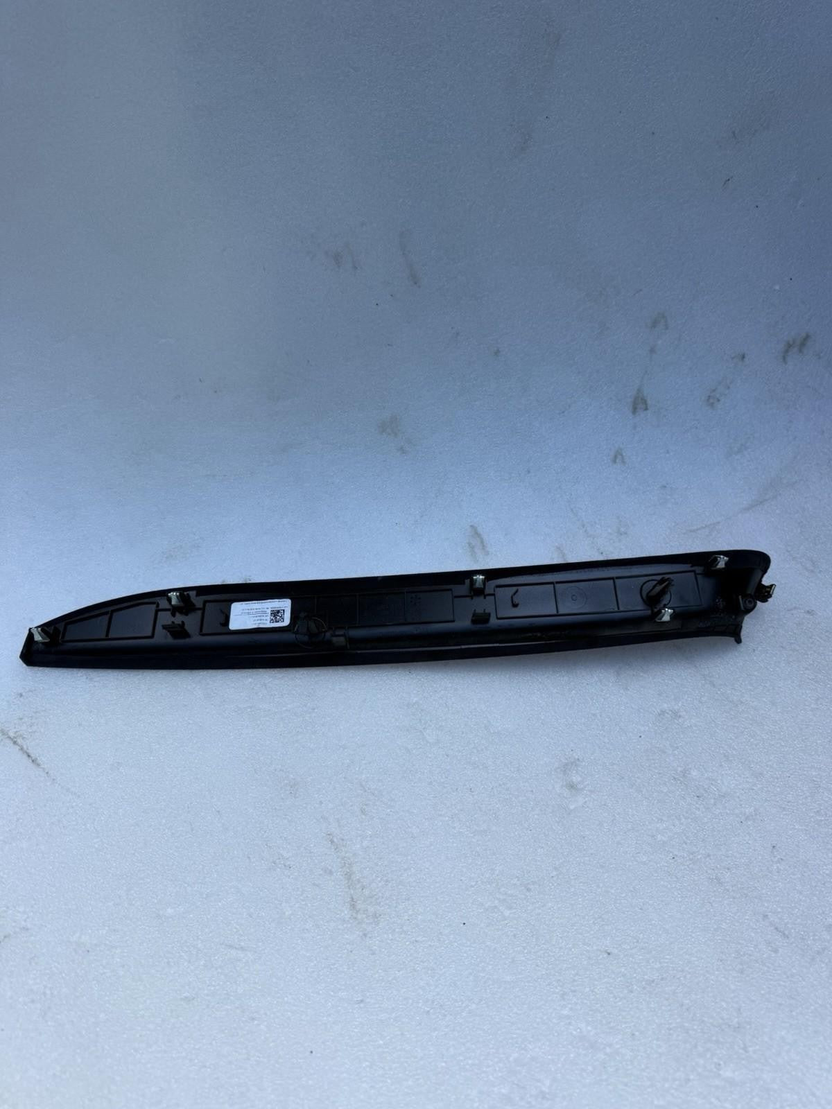 ♦️16-20 TESLA MODEL X FRONT RIGHT SIDE SUN VISOR BEZEL TRIM COVER OEM, 105029500