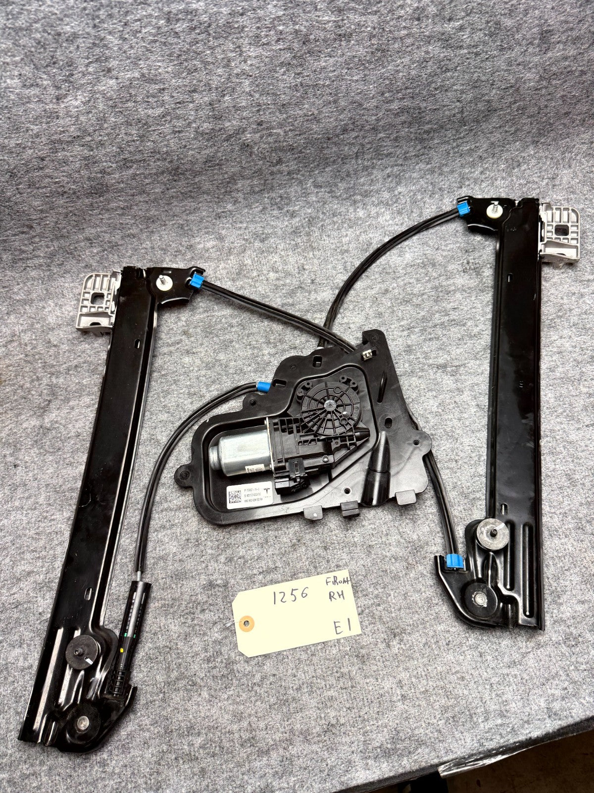 ♦️2017-2023 TESLA MODEL 3 FRONT RIGHT SIDE DOOR WINDOW REGULATOR OEM, 109662114J