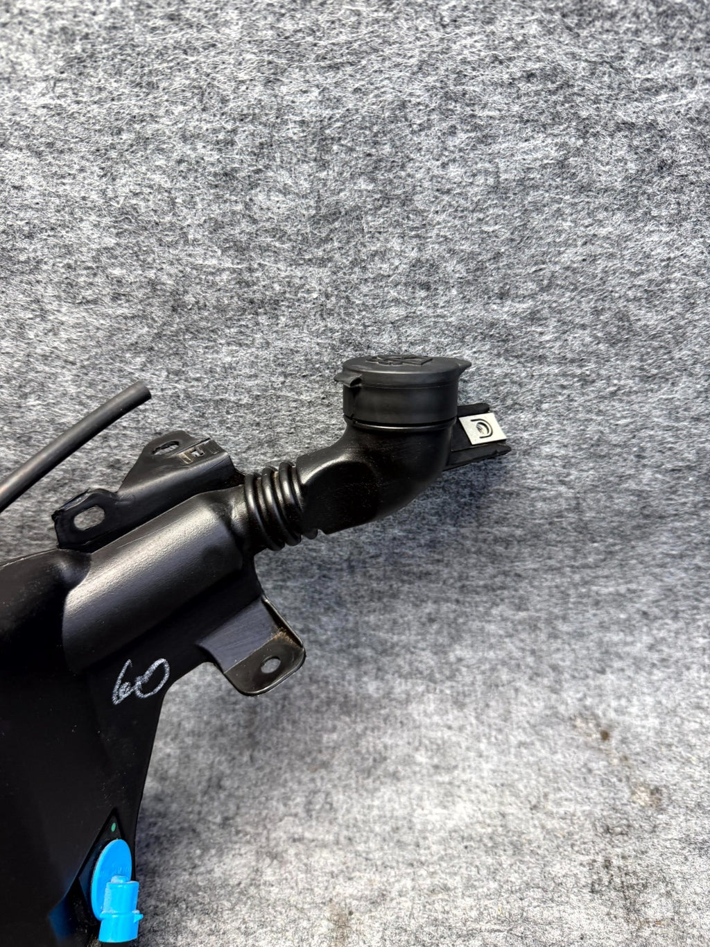 ♦️17-23 TESLA MODEL 3 WINDSHIELD WIPER WASHER FLUID RESERVOIR TANK OEM,109606200