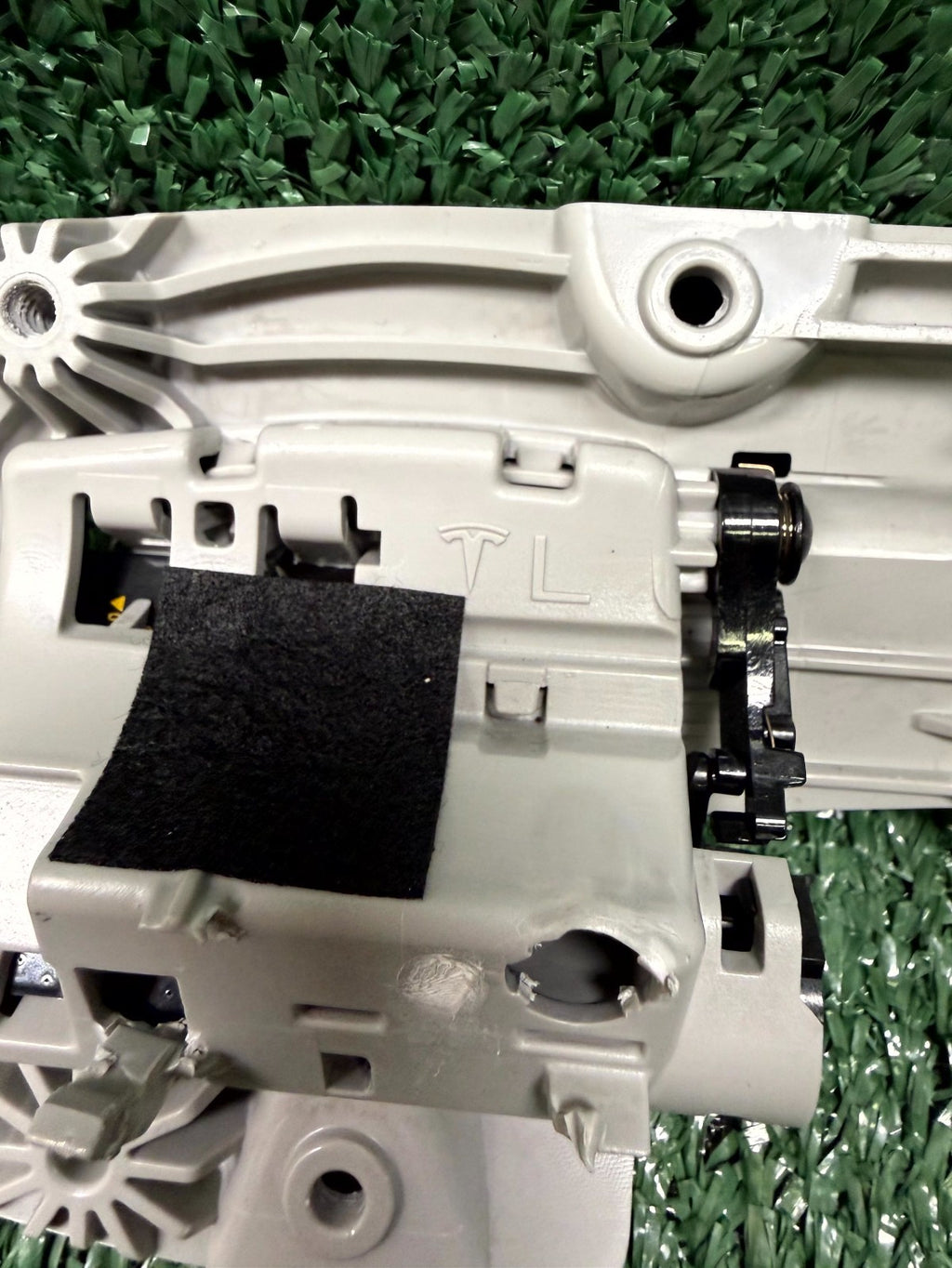 ♦️20-24 TESLA MODEL Y LEFT INTERIOR DOME READING CABIN LIGHT OEM, 1692045-00-B