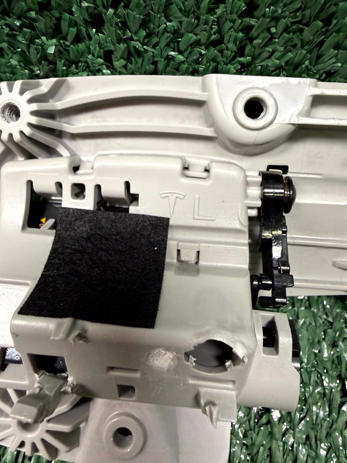 ♦️20-24 TESLA MODEL Y LEFT INTERIOR DOME READING CABIN LIGHT OEM, 1692045-00-B