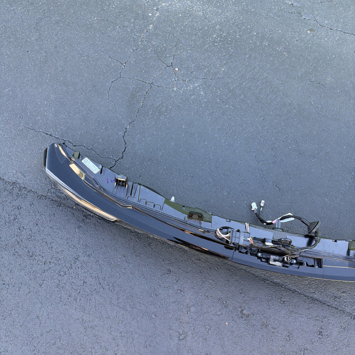 2025 2026 TESLA MODEL Y JUNIPER TAIL LIGHT OEM CENTER LED TAIL LAMP