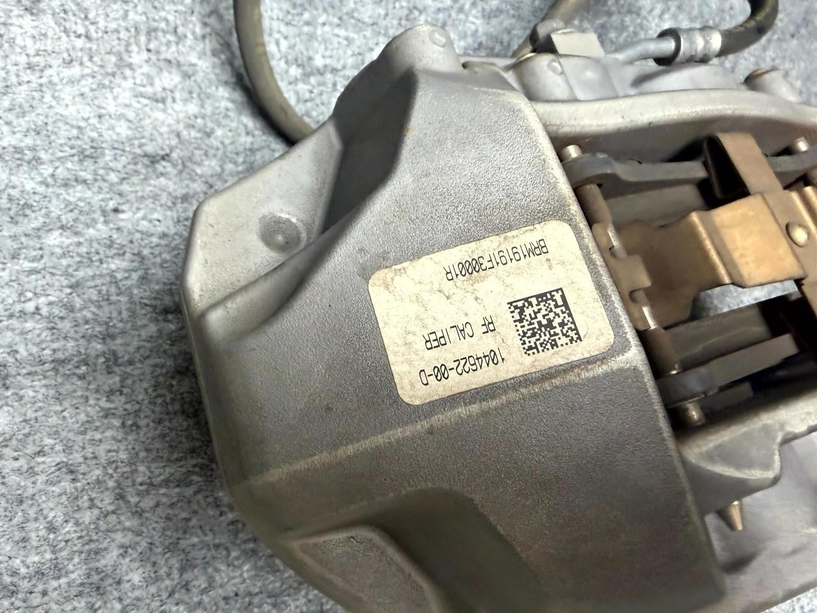 ♦️2017-2023 TESLA MODEL 3 FRONT RIGHT SIDE BRAKE CALLIPER OEM, 1044622-00-D