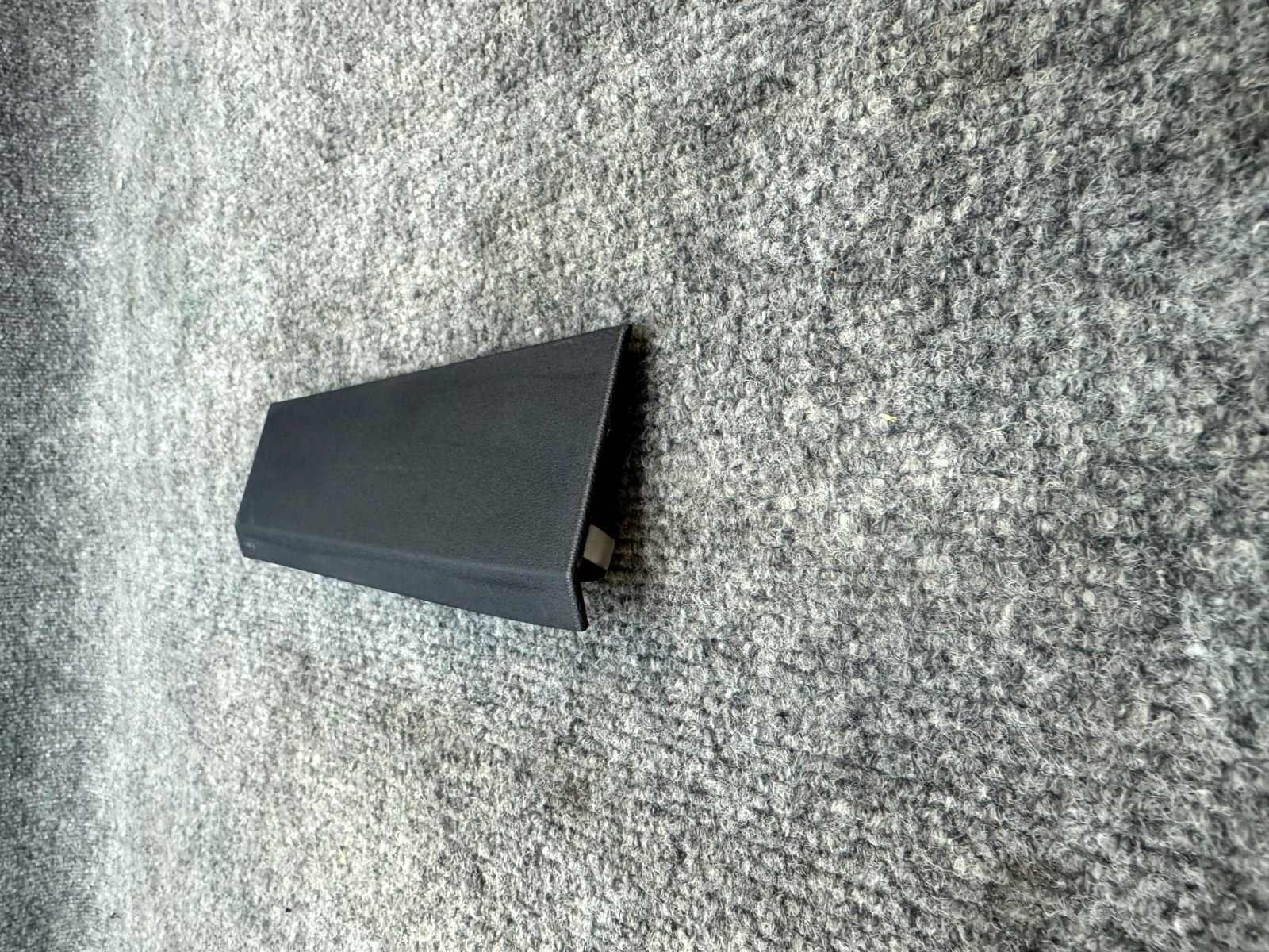 2017–2023 TESLA MODEL 3 FRONT RIGHT MIDDLE A‑PILLAR TRIM COVER OEM, 1086306-80-E
