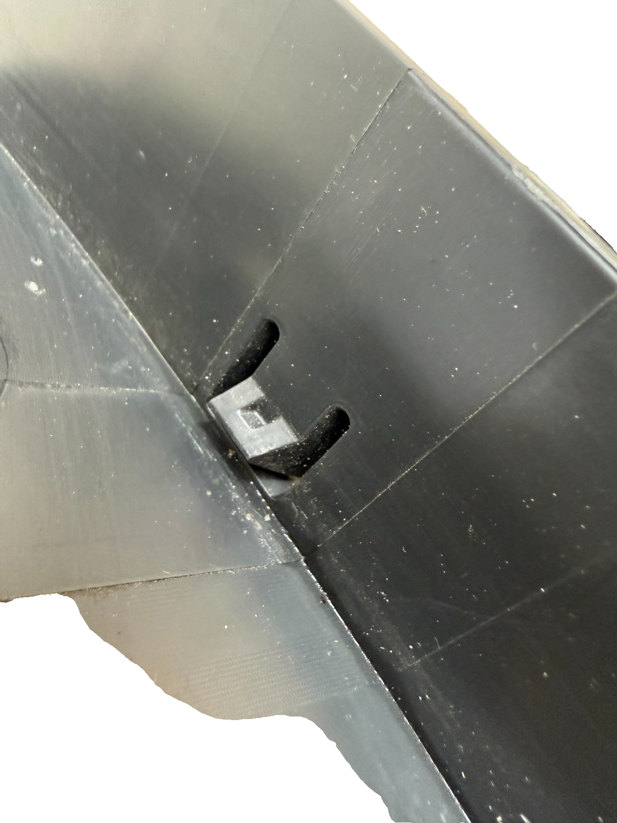 2017-2023 TESLA MODEL 3 FRONT RIGHT UPPER BUMPER BRACKET 1084170-00-B