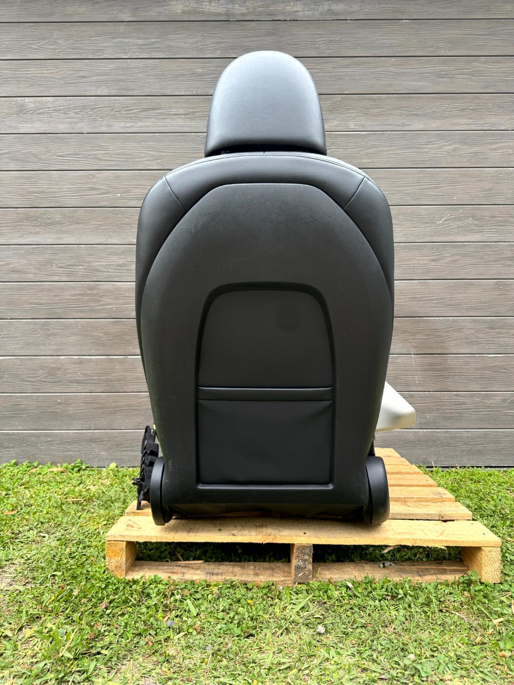 2020 - 2024 TESLA MODEL Y FRONT RIGHT SIDE 1ST ROW FULL SEAT OEM, 1104007-00-D