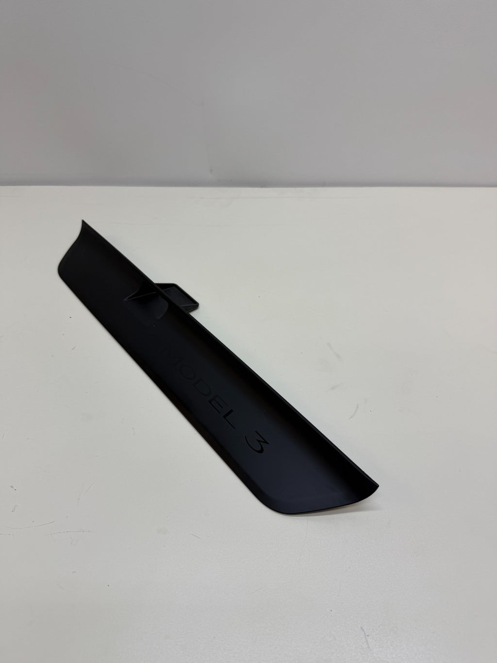 2024-2025 Tesla Model 3 Front Passenger Side Door Sill Plate Right 1917242-00