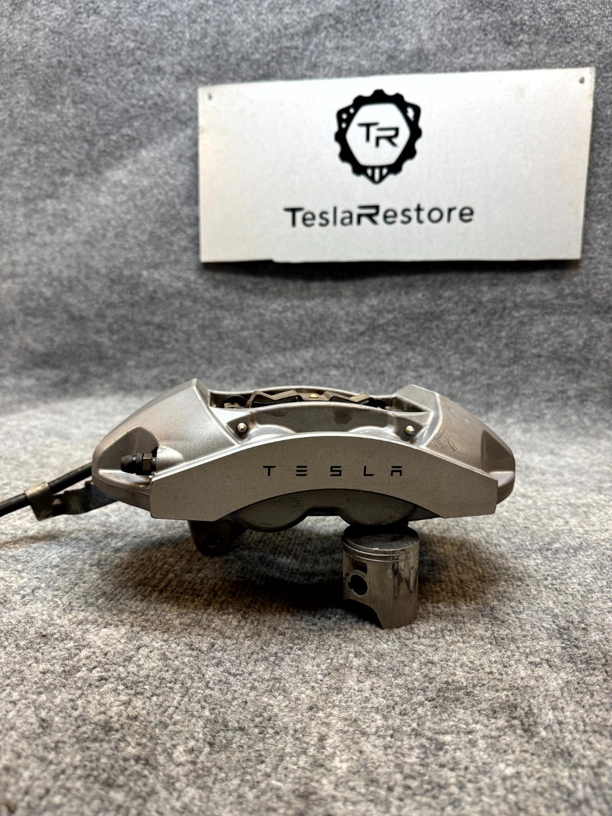 2017 - 2023 TESLA MODEL 3 FRONT LEFT SIDE BRAKE CALLIPER W/HOSE OEM 1044621-00-E