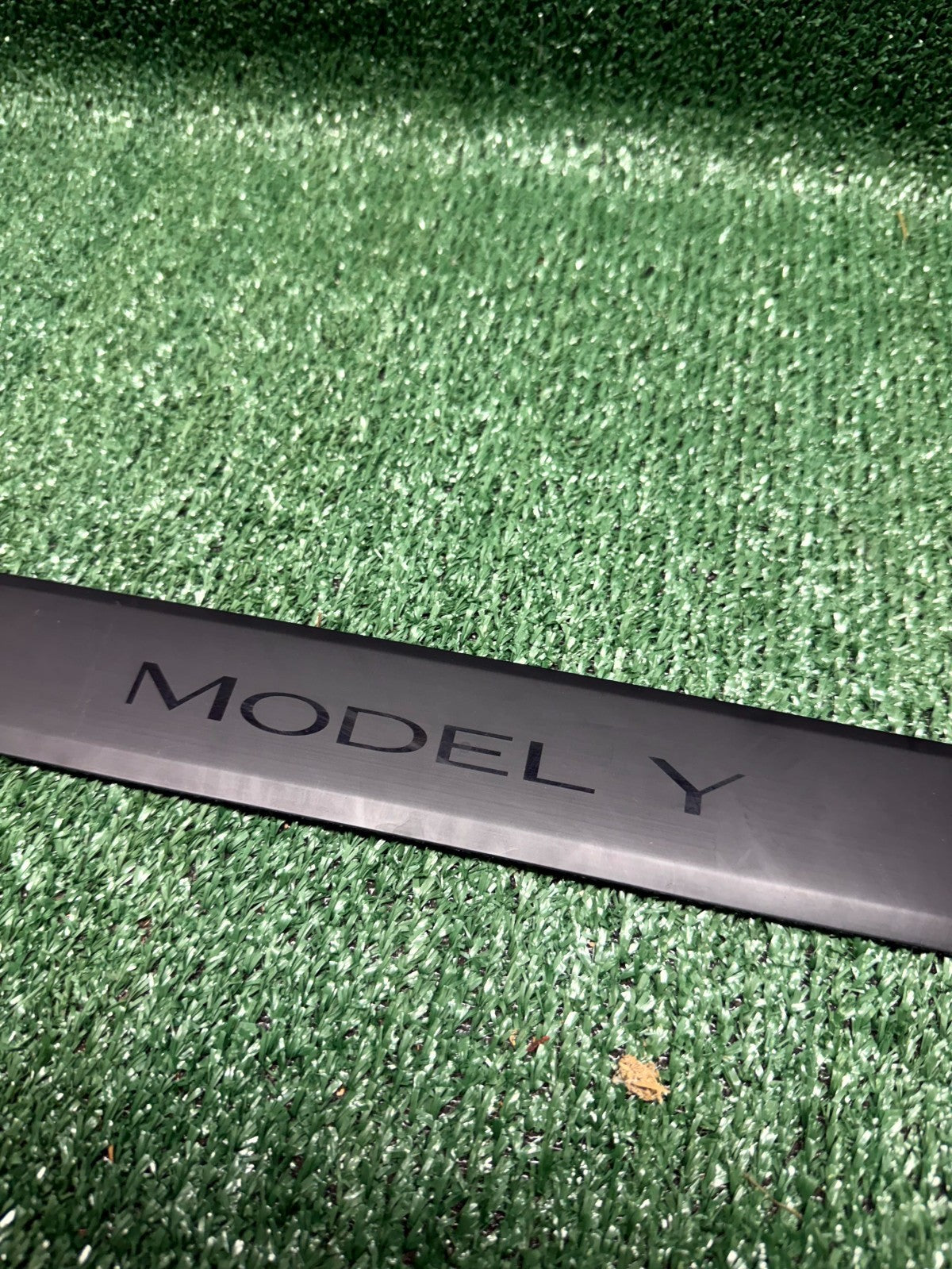 ♦️2020-2024 TESLA MODEL Y FRONT RIGHT DOOR SILL SCUFF PLATE TRIM OEM, 1494301-00