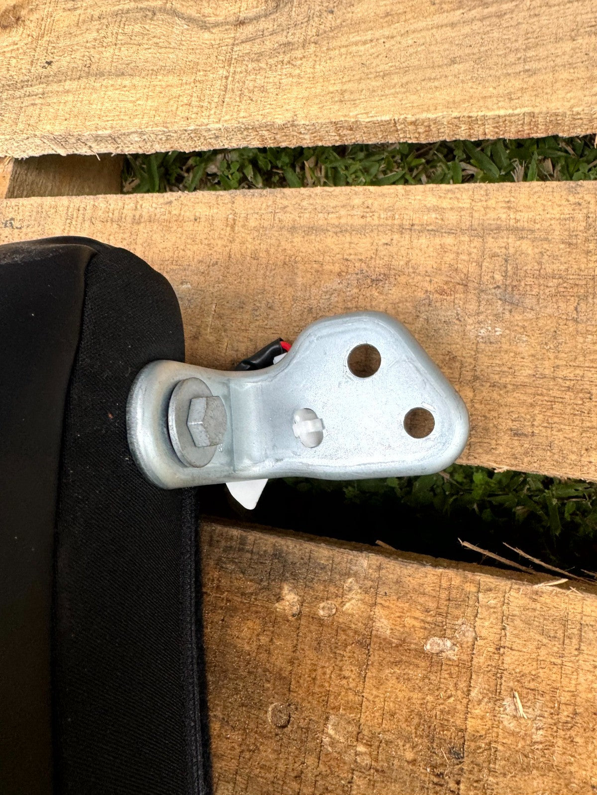 2020-2024 TESLA MODEL Y REAR RIGHT UPPER 2ND ROW SEAT CUSHION OEM, 1452806-00-C