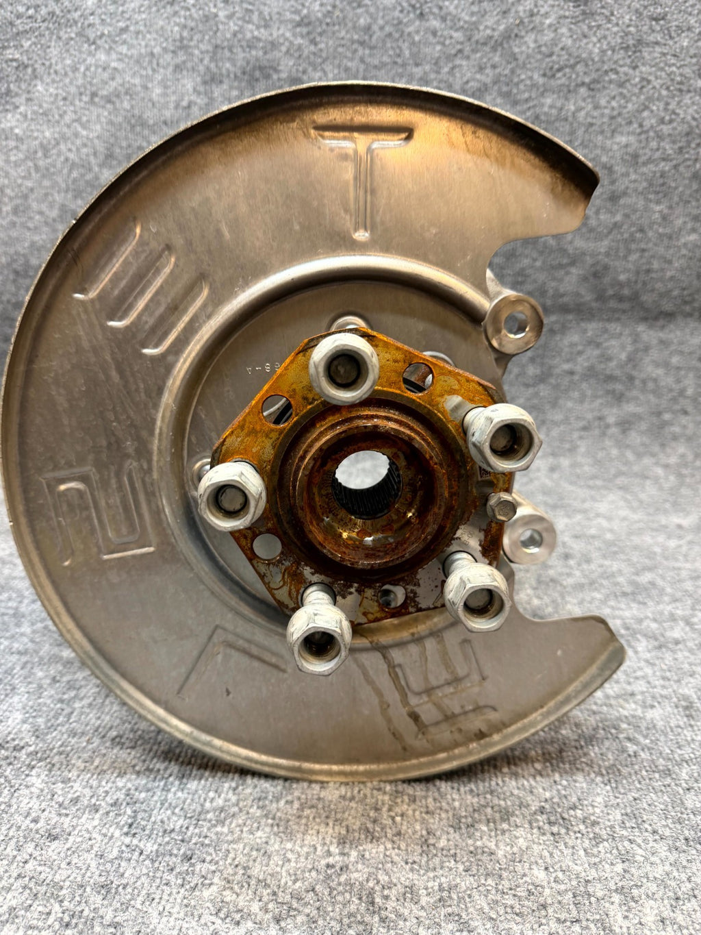 2020-2024 TESLA MODEL Y REAR RIGHT SPINDLE KNUCKLE HUB & SHIELD OEM,1188416-00-F