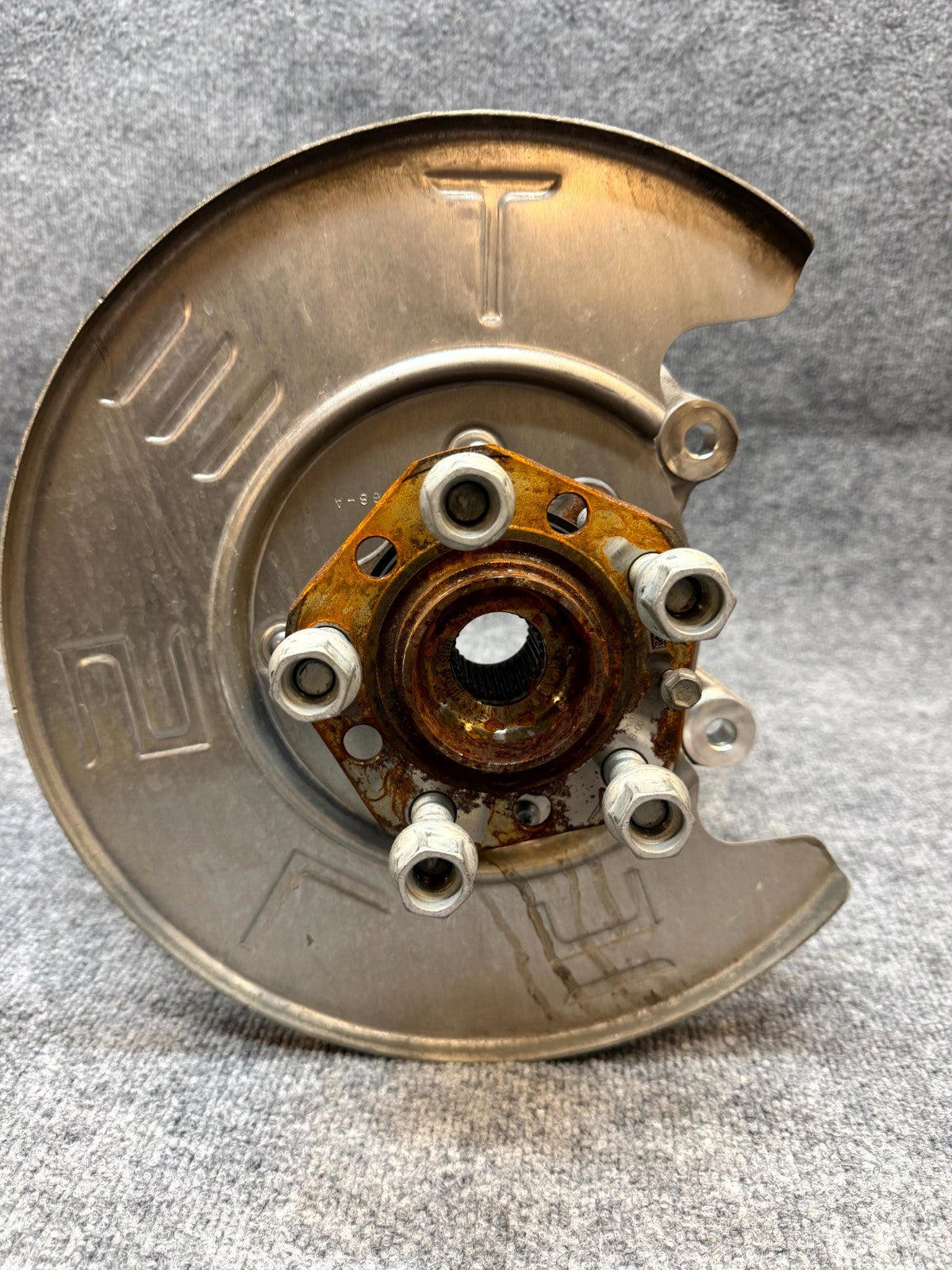 2020-2024 TESLA MODEL Y REAR RIGHT SPINDLE KNUCKLE HUB & SHIELD OEM,1188416-00-F