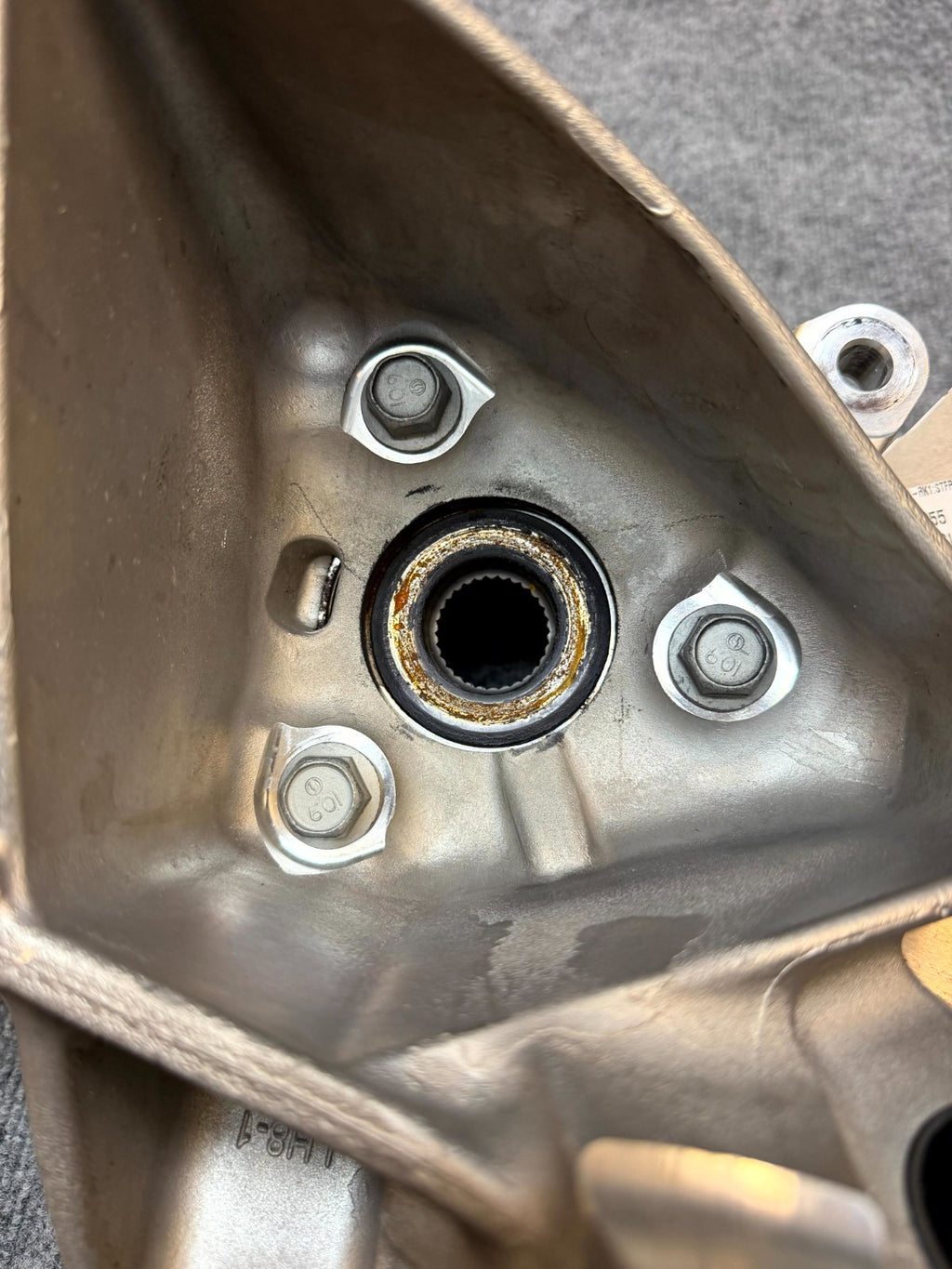 2020-2024 TESLA MODEL Y REAR LEFT SPINDLE KNUCKLE HUB & SHIELD OEM, 1188411-00-G