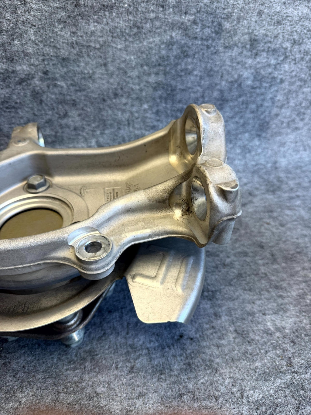 ♦️17-23 TESLA MODEL 3 FRONT LEFT SPINDLE KNUCKLE HUB & SHIELD OEM, 1044311-00-E