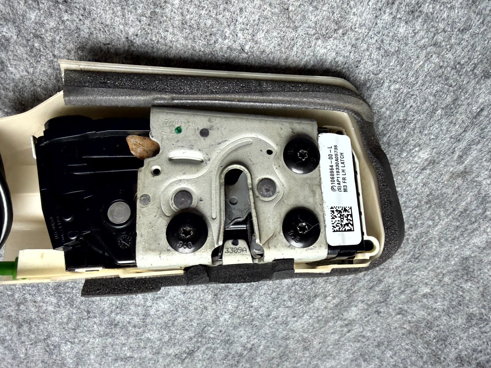 ♦️17–23 TESLA MODEL 3 FRONT LEFT SIDE DOOR LOCK LATCH ACTUATOR OEM, 1068964-00-L