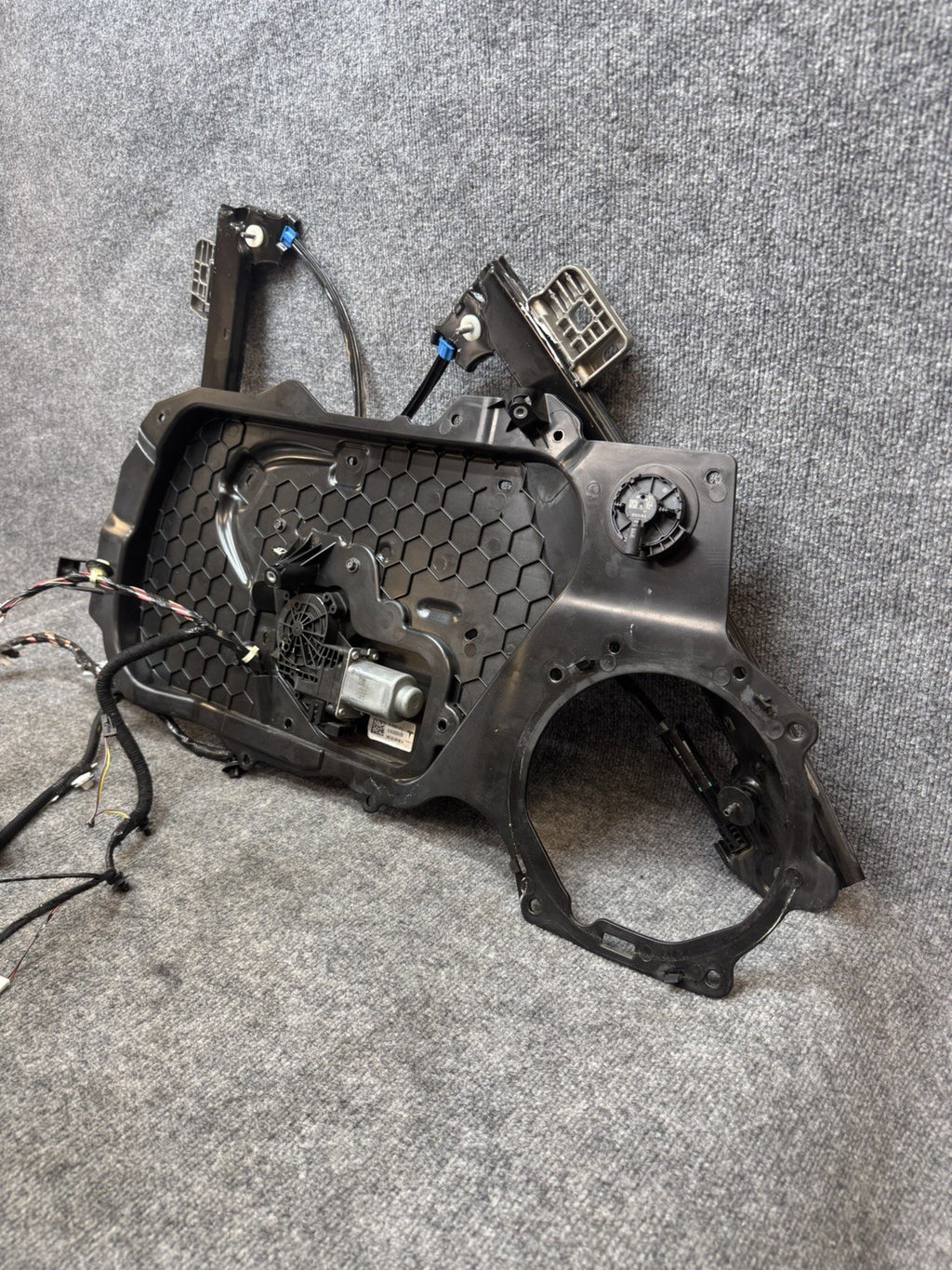 2017-2023 Tesla Model 3 Front Left Door Window Regulator & Motor 1096620-00-L