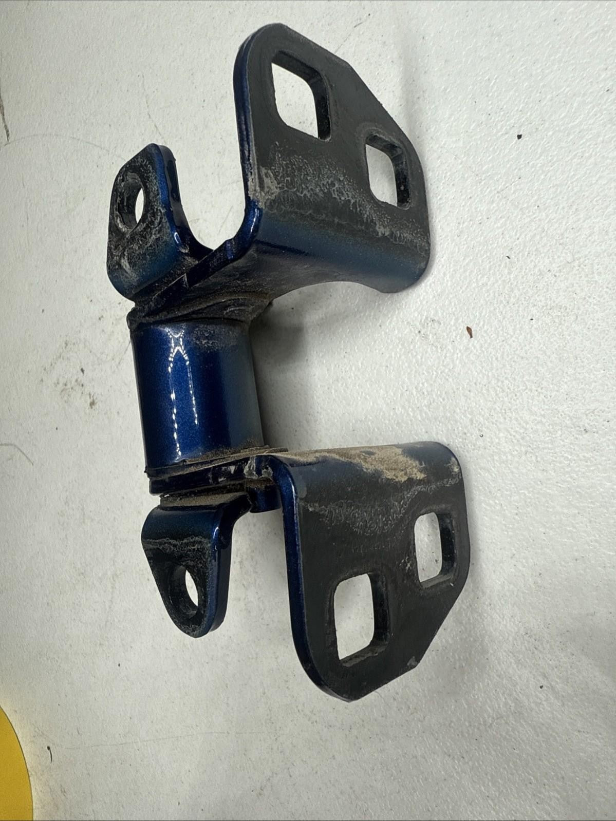 ♦️12-20 TESLA MODEL S FRONT LEFT UPPAR AND LOWER DOOR HINGE CLOUSER ASSIST OEM