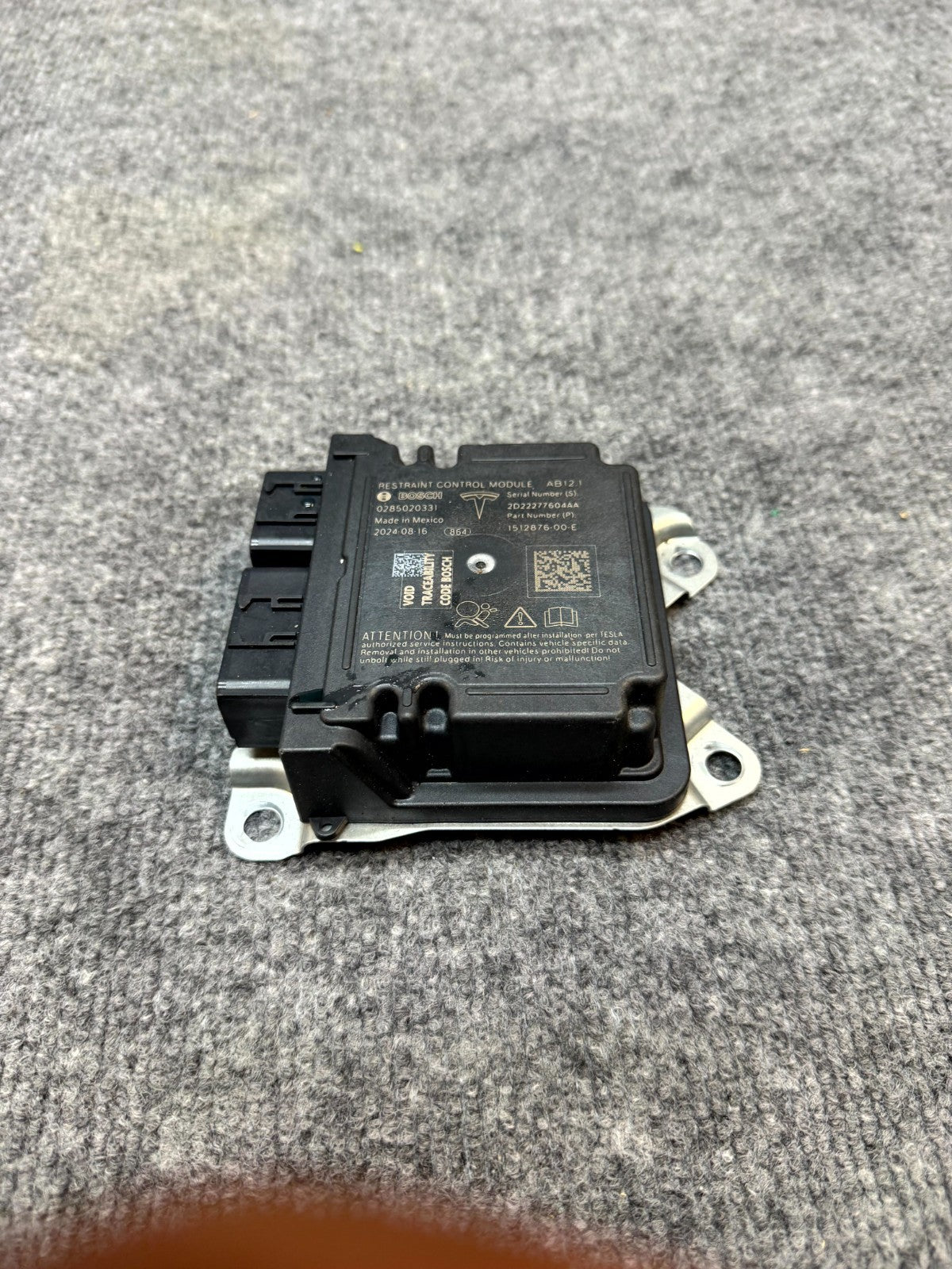 2020-2024 TESLA MODEL Y RESTRAINT DIAGNOSTIC COMPUTER MODULE OEM, 1512876-00-E