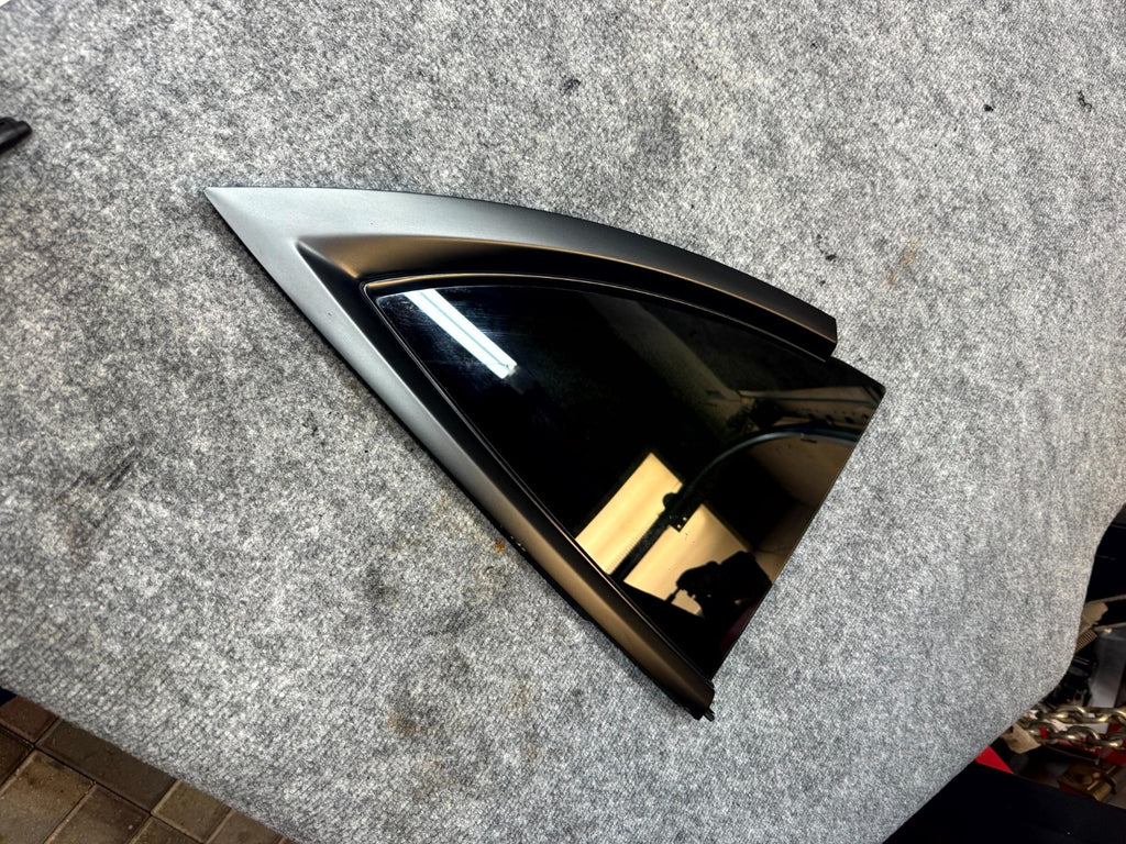 2020 - 2024 TESLA MODEL Y RIGHT LEFT SIDE QUARTER WINDOW GLASS OEM, 1495740-00-J