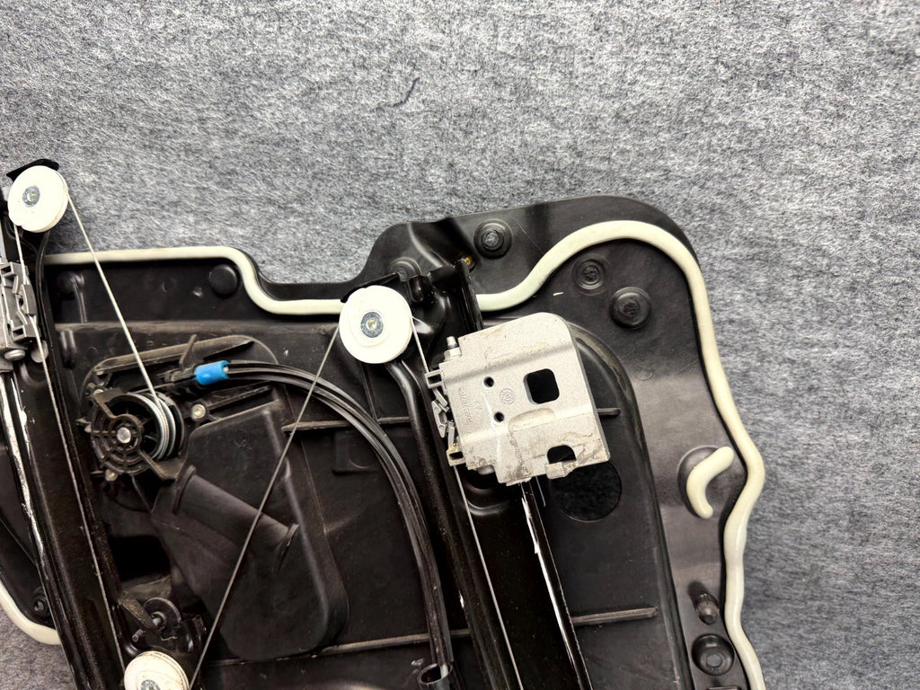 ♦️17–23 TESLA MODEL 3 REAR RIGHT DOOR WINDOW REGULATOR W/ MOTOR OEM, 109662300K