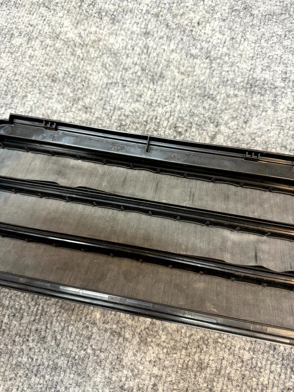 17-23 TESLA MODEL Y/3 AIR EXTRACTOR CABIN VENT GRILLE BLACK OEM, 1098751-00-C