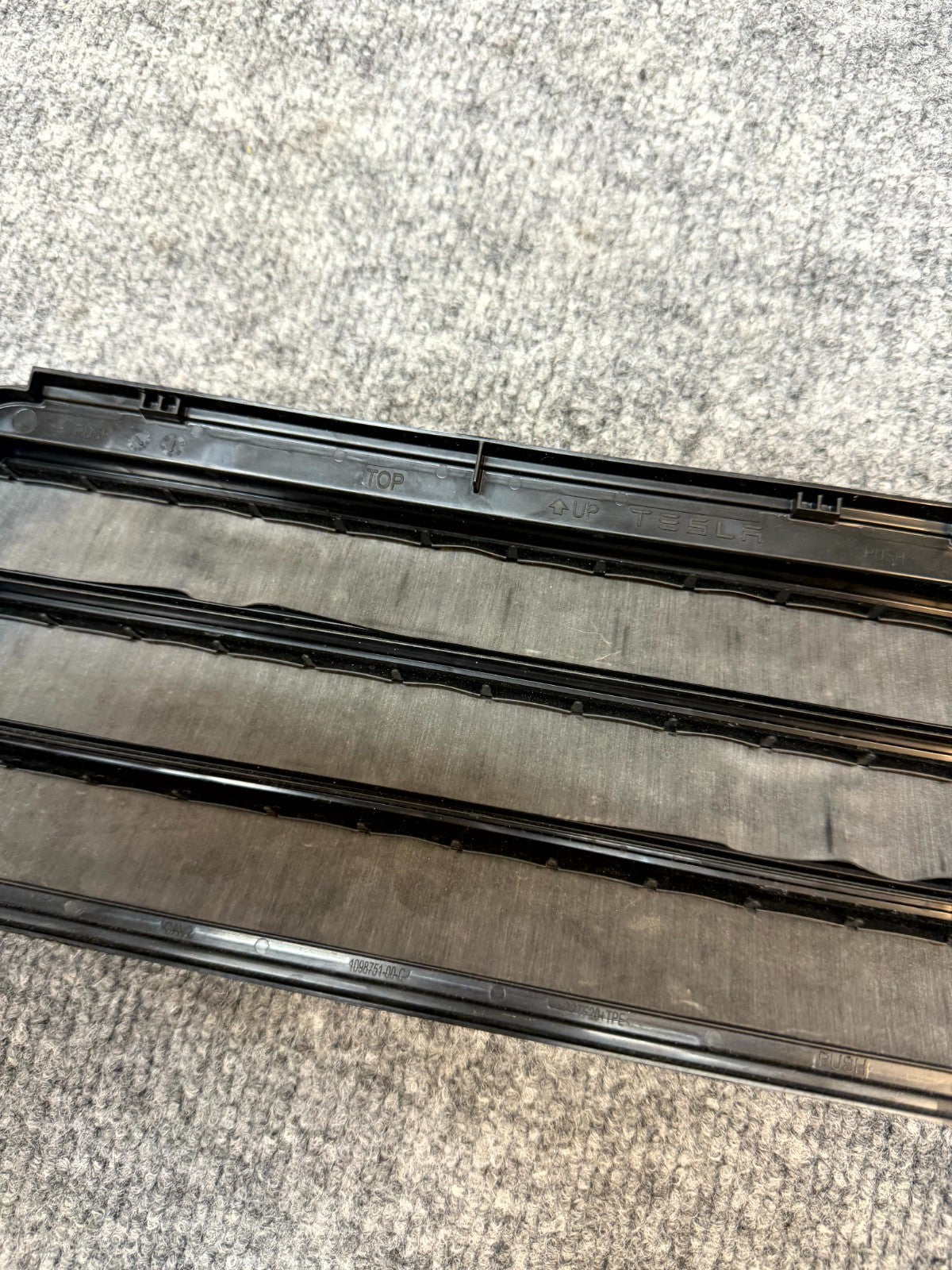 17-23 TESLA MODEL Y/3 AIR EXTRACTOR CABIN VENT GRILLE BLACK OEM, 1098751-00-C