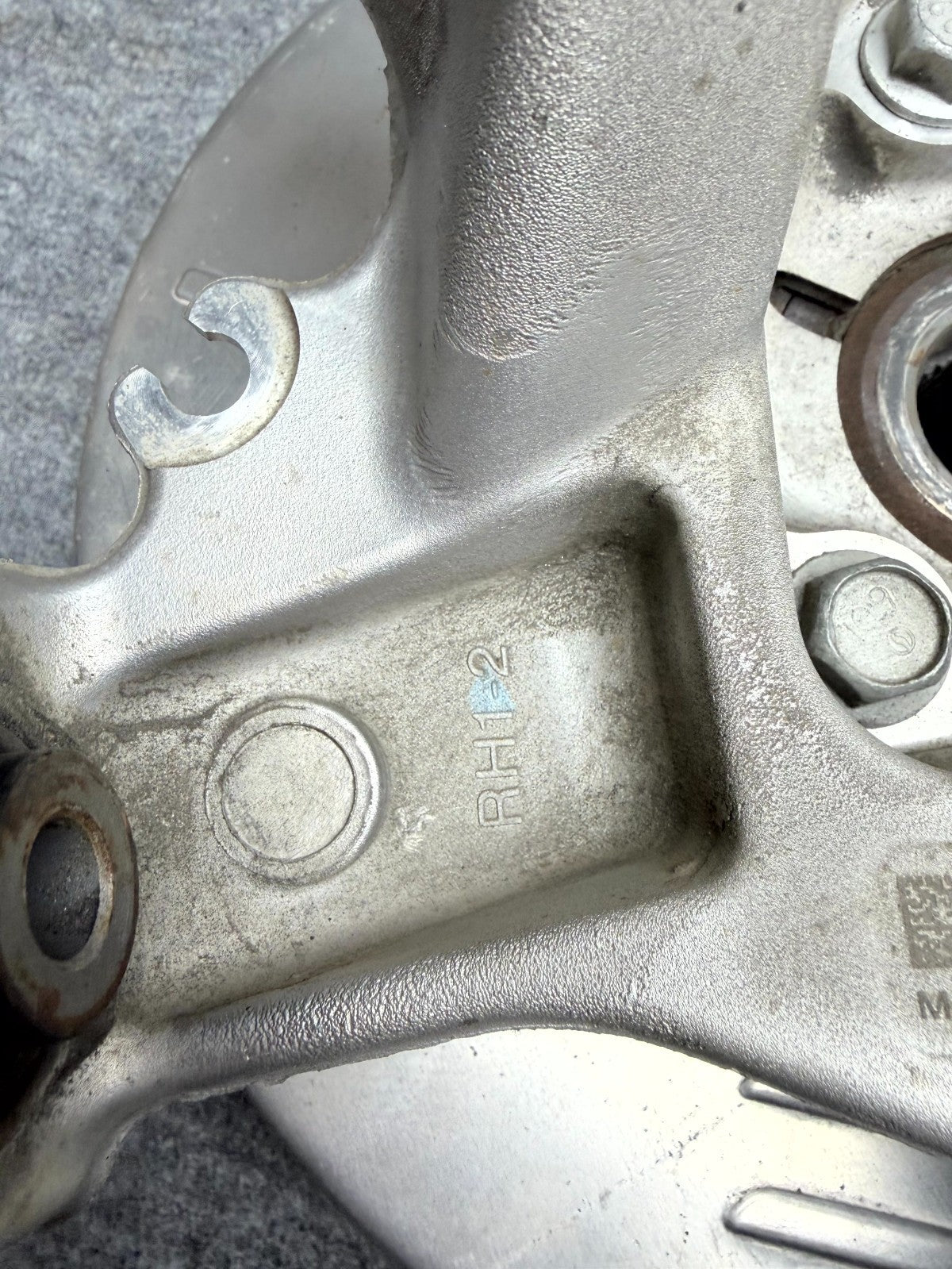 ♦️17-23 TESLA MODEL 3 REAR RIGHT SIDE SPINDLE KNUCKLE WHEEL HUB OEM, 104441600F