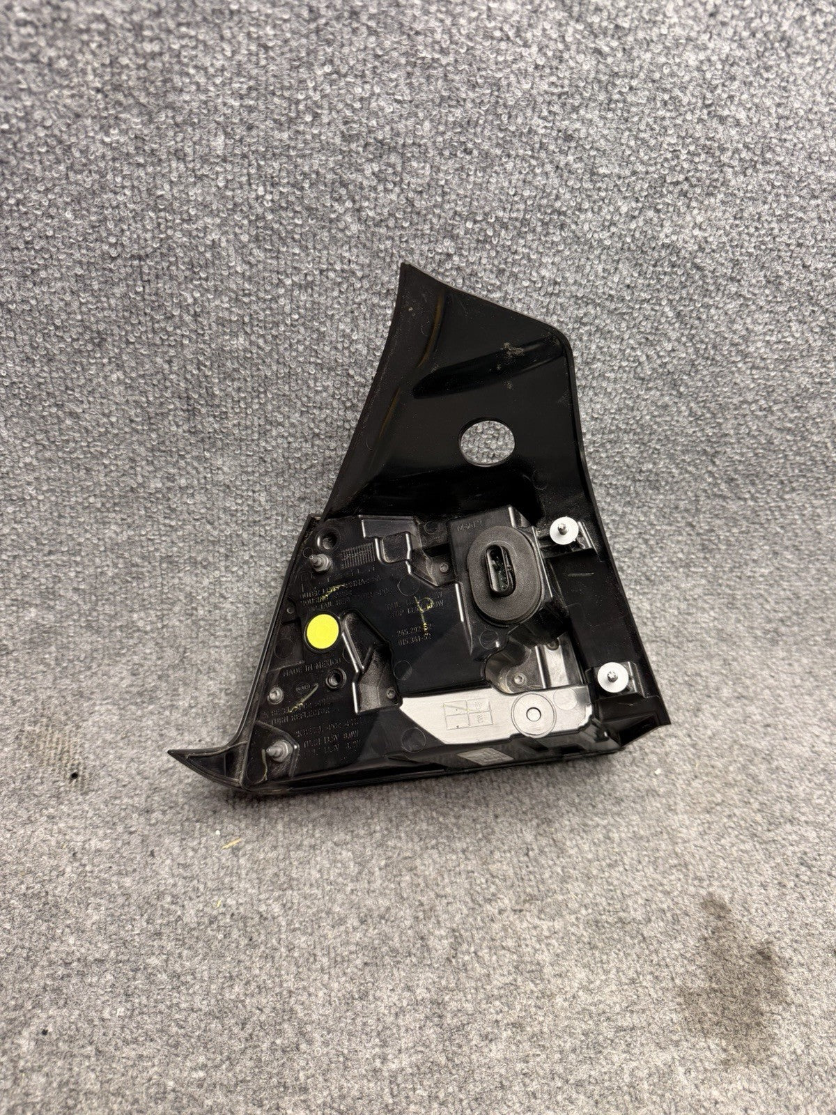 2021-2024 TESLA MODEL 3/Y RIGHT SIDE  TAIL LIGHT USED OEM (1502087-00-D) 4 Pin