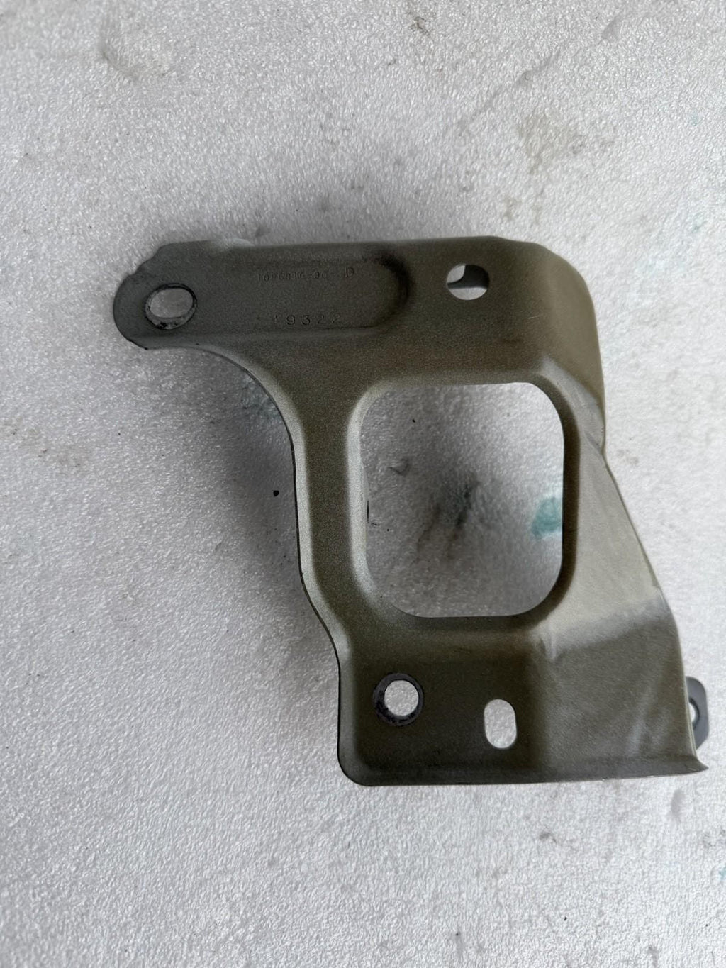 ♦️2017-2023 TESLA MODEL 3 RIGHT UPPER FENDER SUPPORT BRACKET OEM, 1086016-00-D